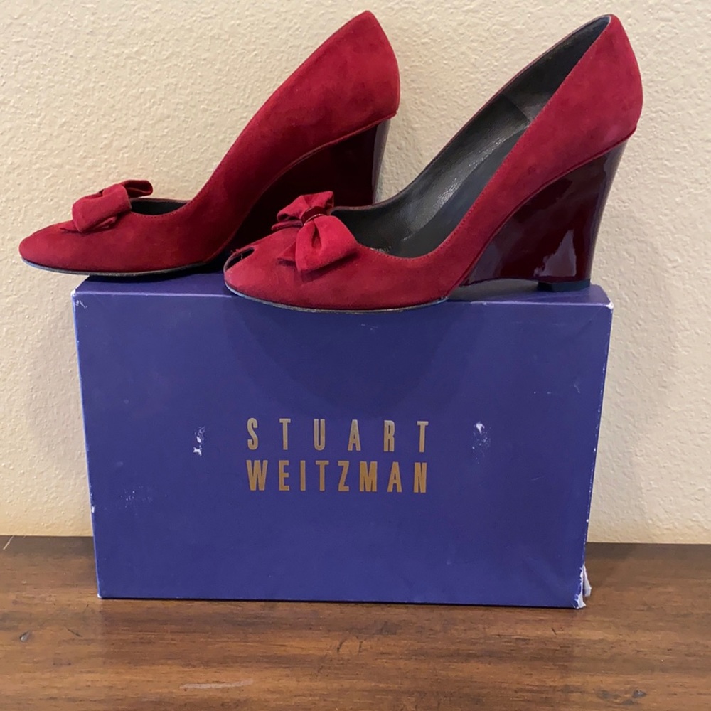 Stunning scarlet suede and patent leather wedges!